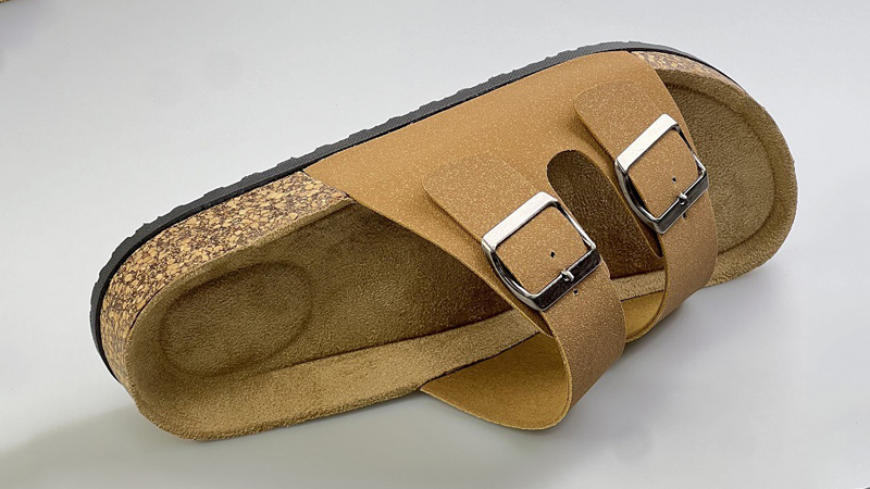 Cork sole slippers footbed structure showing eco-friendly cork material, ergonomic arch support and suede upper for sustainable footwear manufacturing.