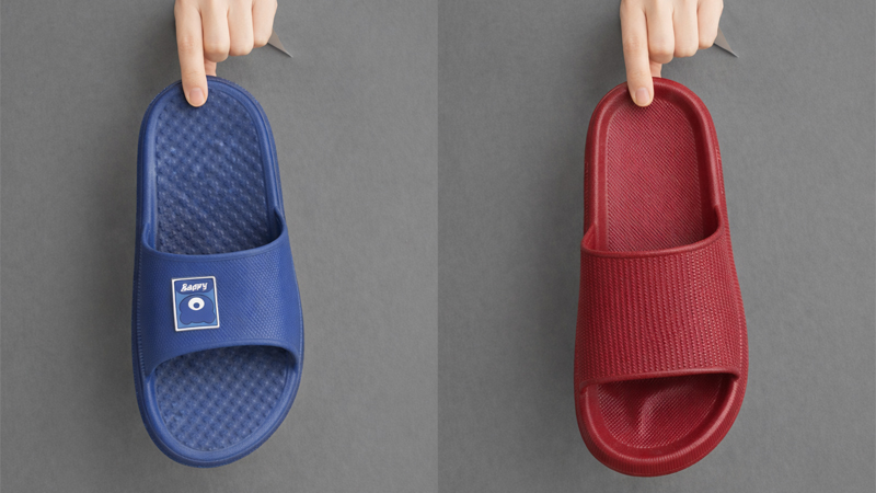 alt="Comparison of PVC EVA rubber and PU slippers showing different material choices in slipper manufacturing"
