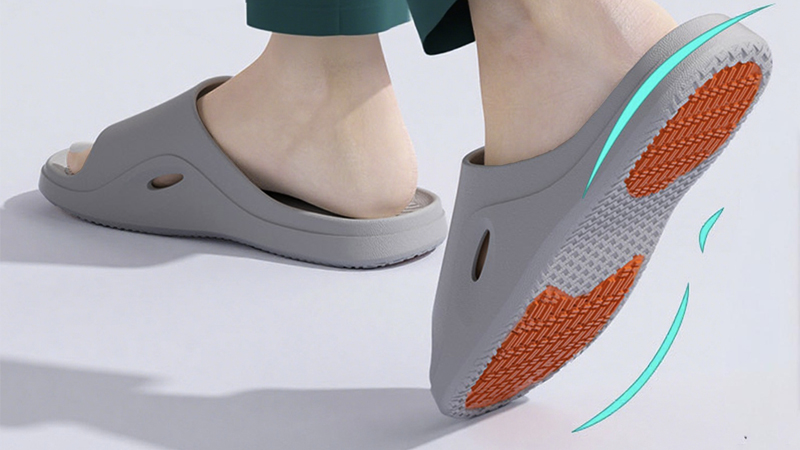 EVA and rubber combination slipper sole showing balanced structure for OEM and private label footwear projects