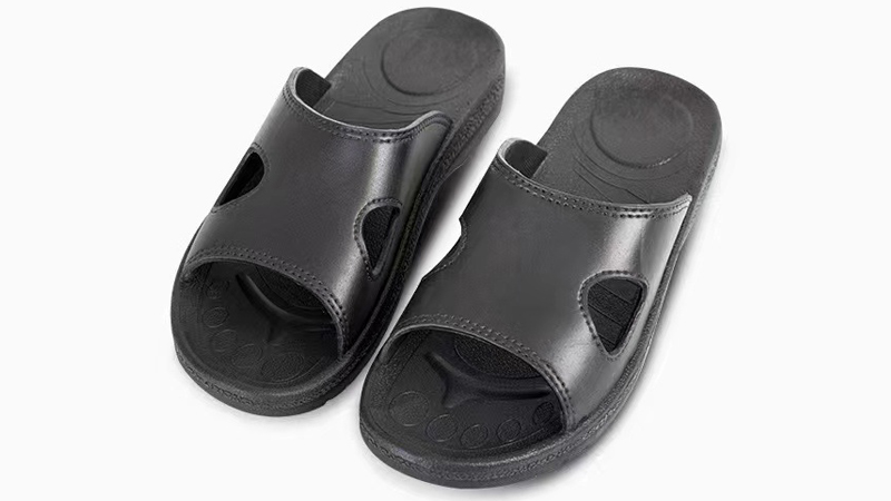 alt="Close-up of PU slipper upper and sole showing soft touch refined surface and cushioning structure"