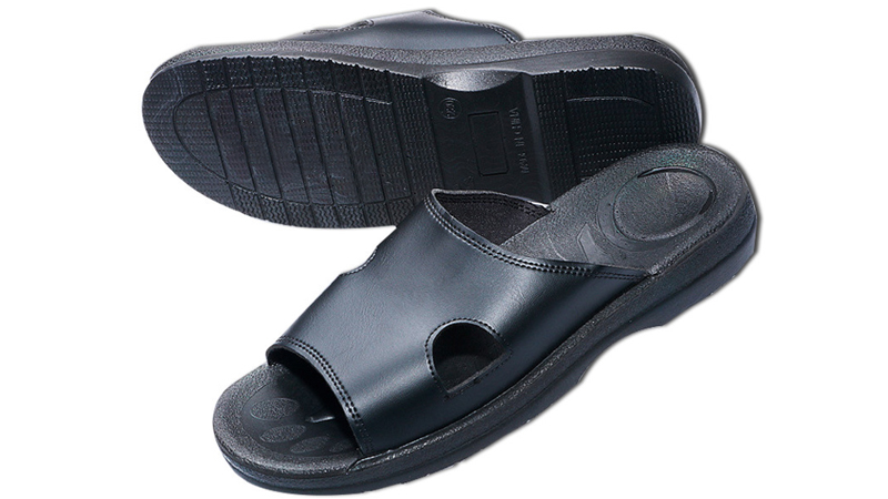 Full PU one-piece slippers showing molded structure without outsole bonding