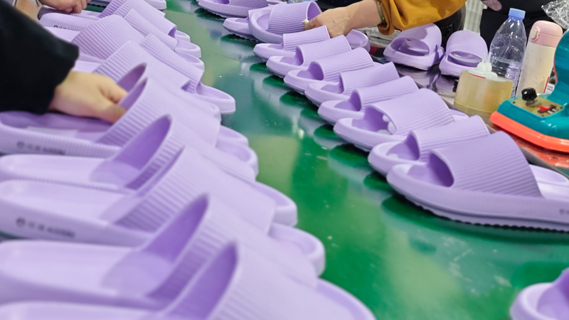 EVA slippers showing lightweight foam structure and comfortable everyday footwear applications