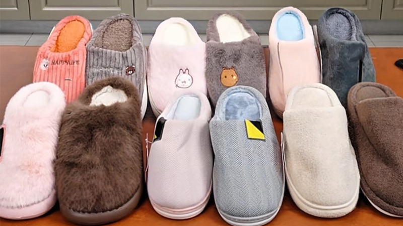 alt="Fabric and plush slipper samples in OEM meeting showing winter indoor comfort positioning for seasonal slipper projects"